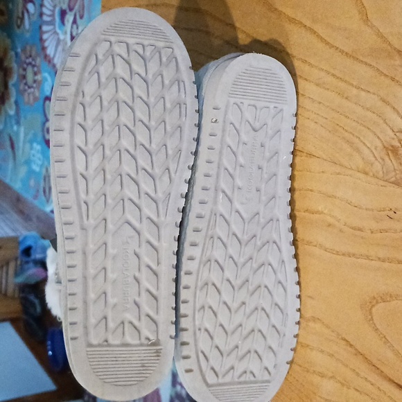 UGG boots, never worn, brand new, no box, pretty green color - Picture 2 of 5